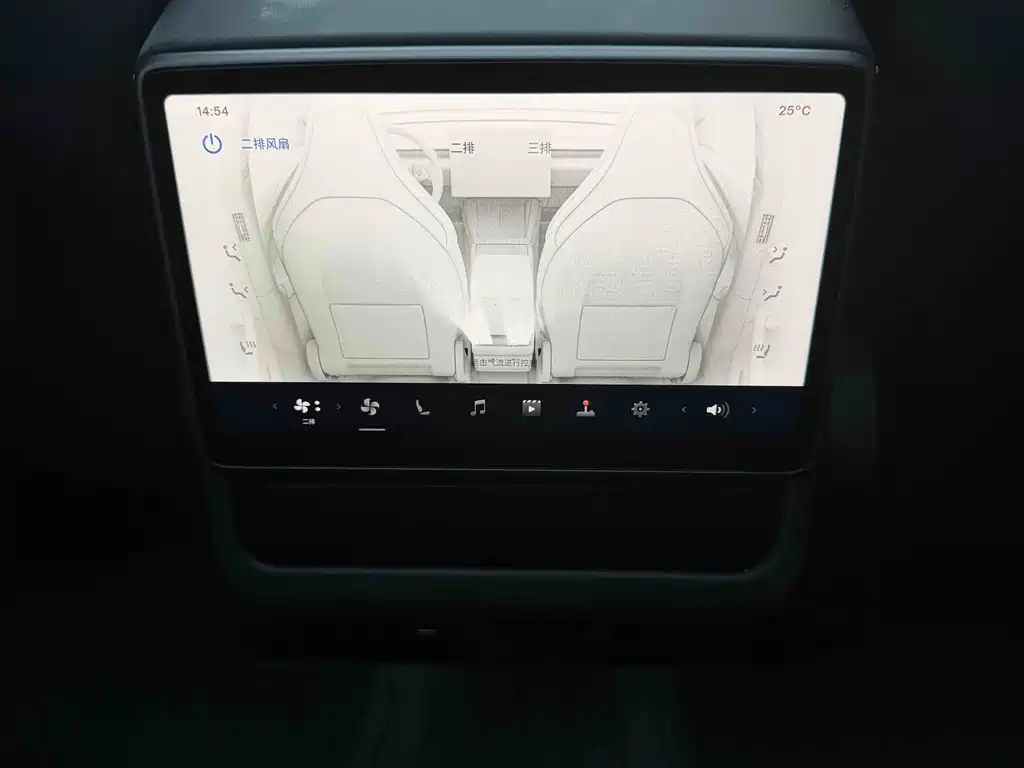 Tesla Model Y L — миниатюра 10