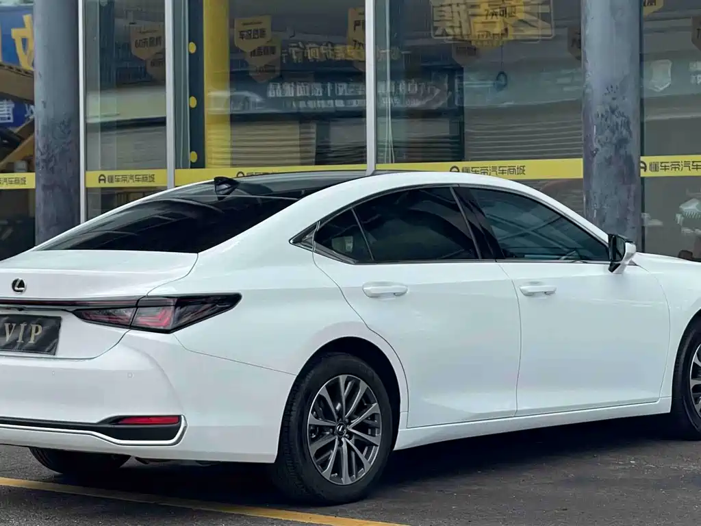 Lexus ES — миниатюра 7