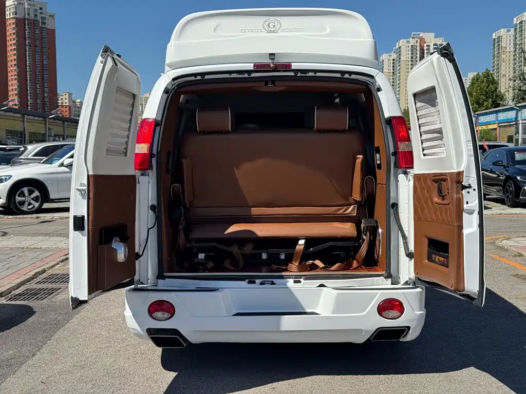 GMC Savana — миниатюра 9