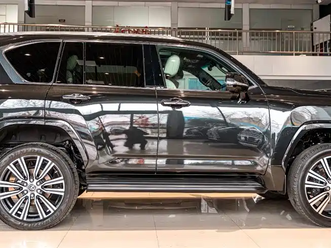 Lexus LX 2023 600