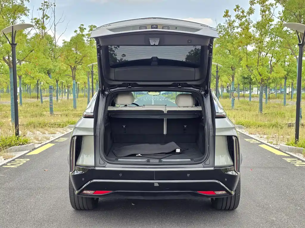 Cadillac Lyriq — миниатюра 28