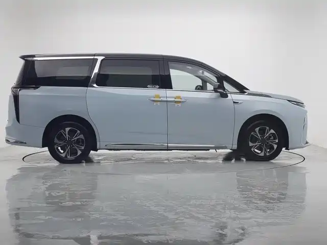 SAIC MAXUS EVERYONE 9