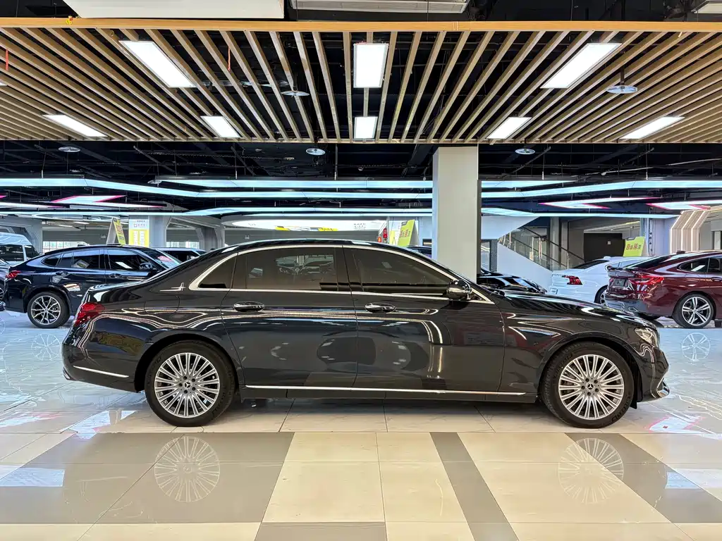 Mercedes-Benz E-Class — миниатюра 6