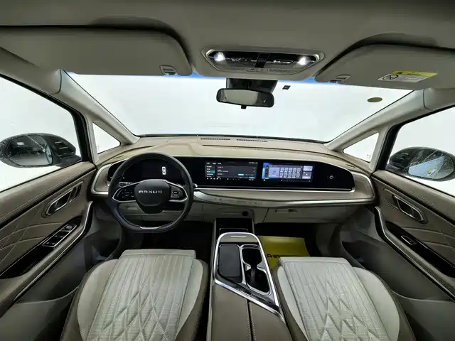 SAIC MAXUS EVERYONE 9