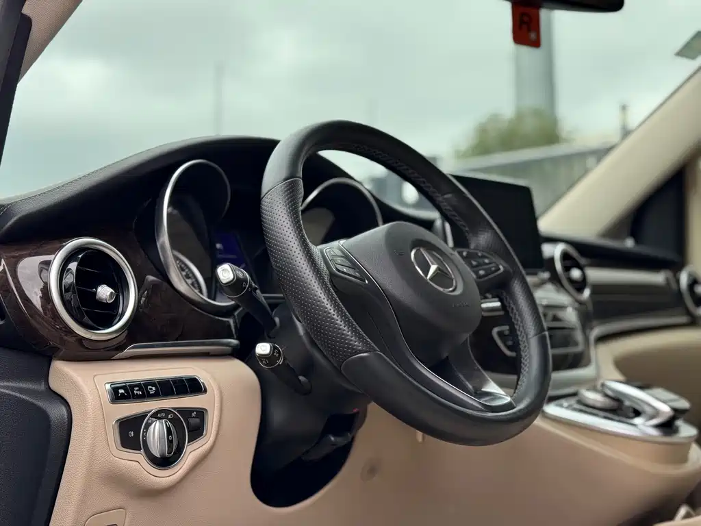 MERCEDES-BENZ V CLASS