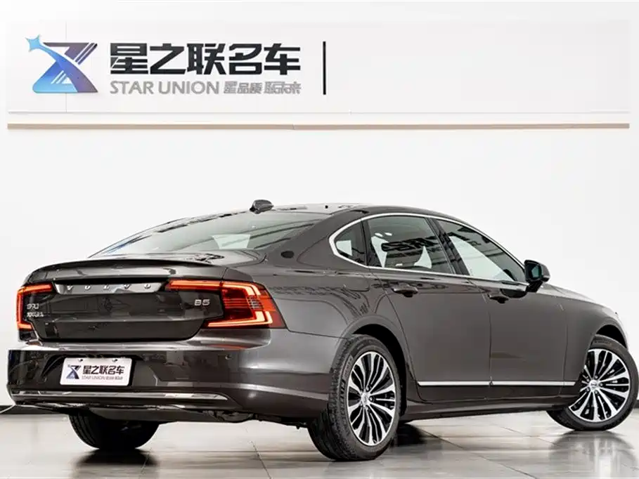 VOLVO S90