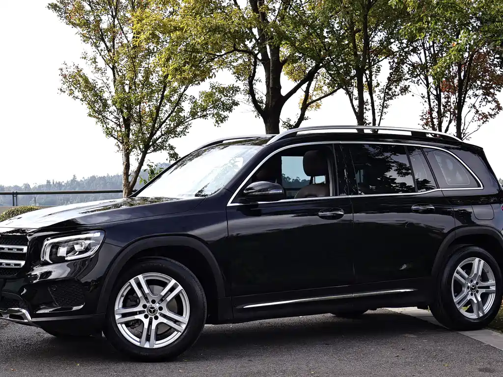 MERCEDES-BENZ GLB