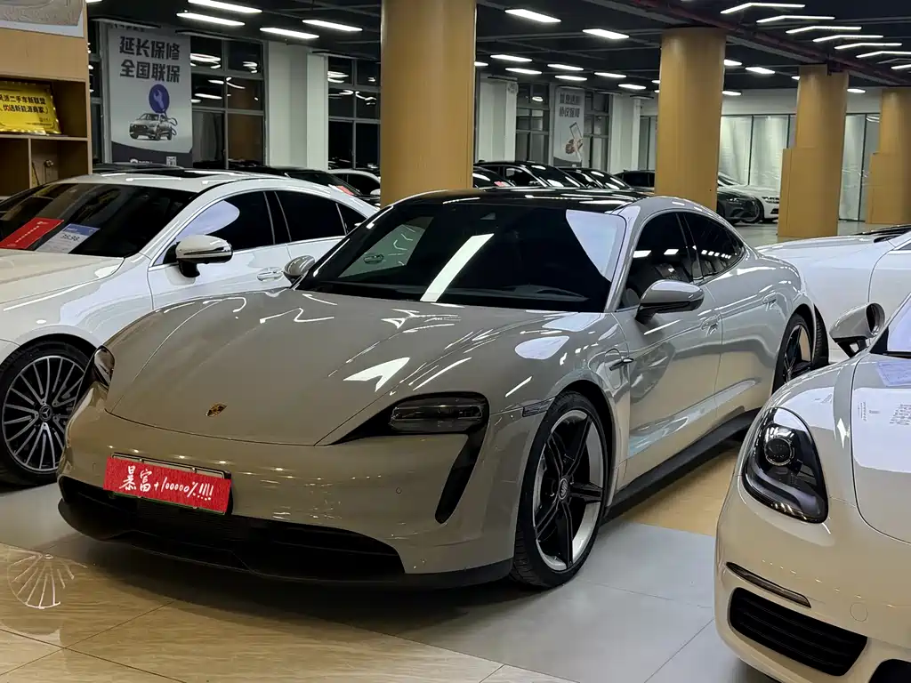PORSCHE TAYCAN