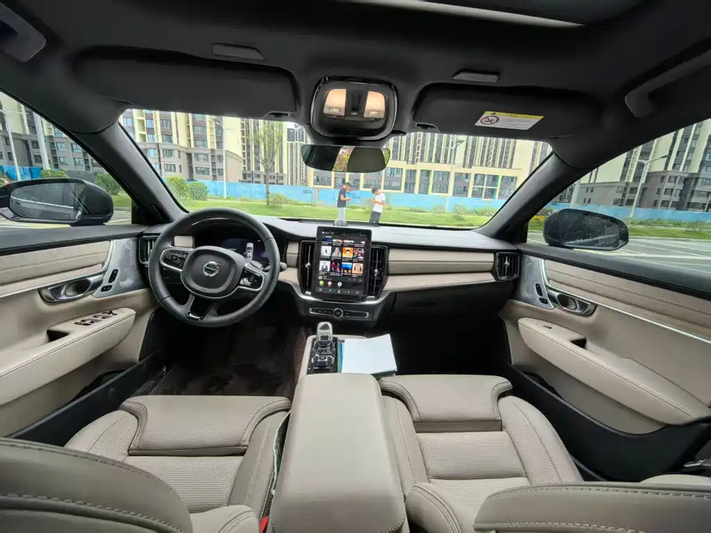 Volvo S90 2026 B5 Luxury
