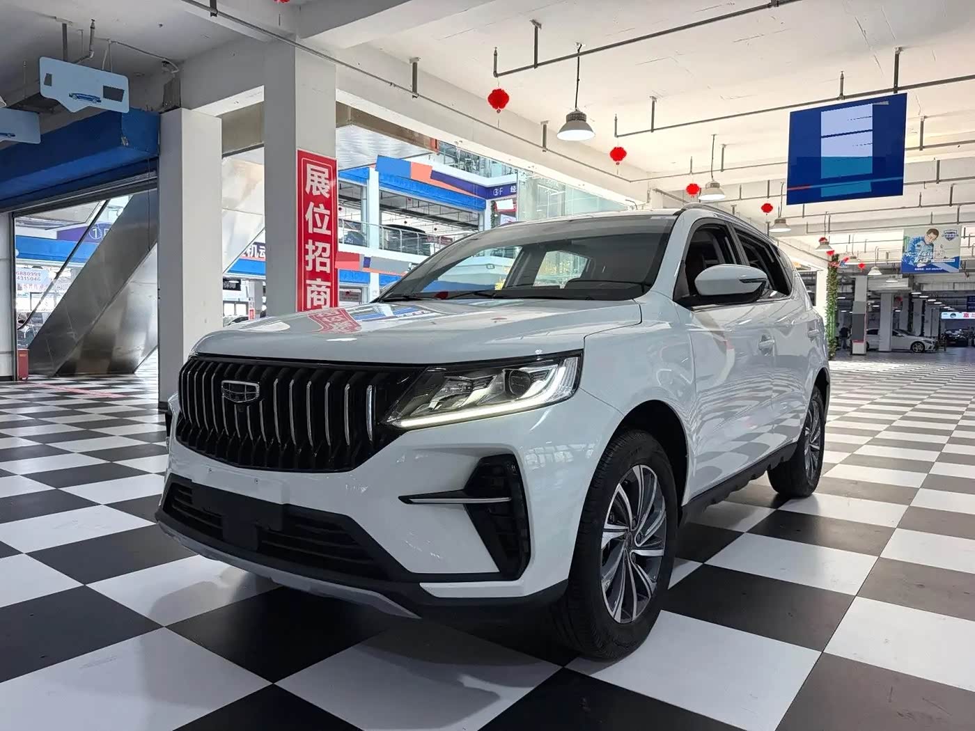 Geely Emgrand X6 1.4 л 2022 г. Белый, пробег 38000 км