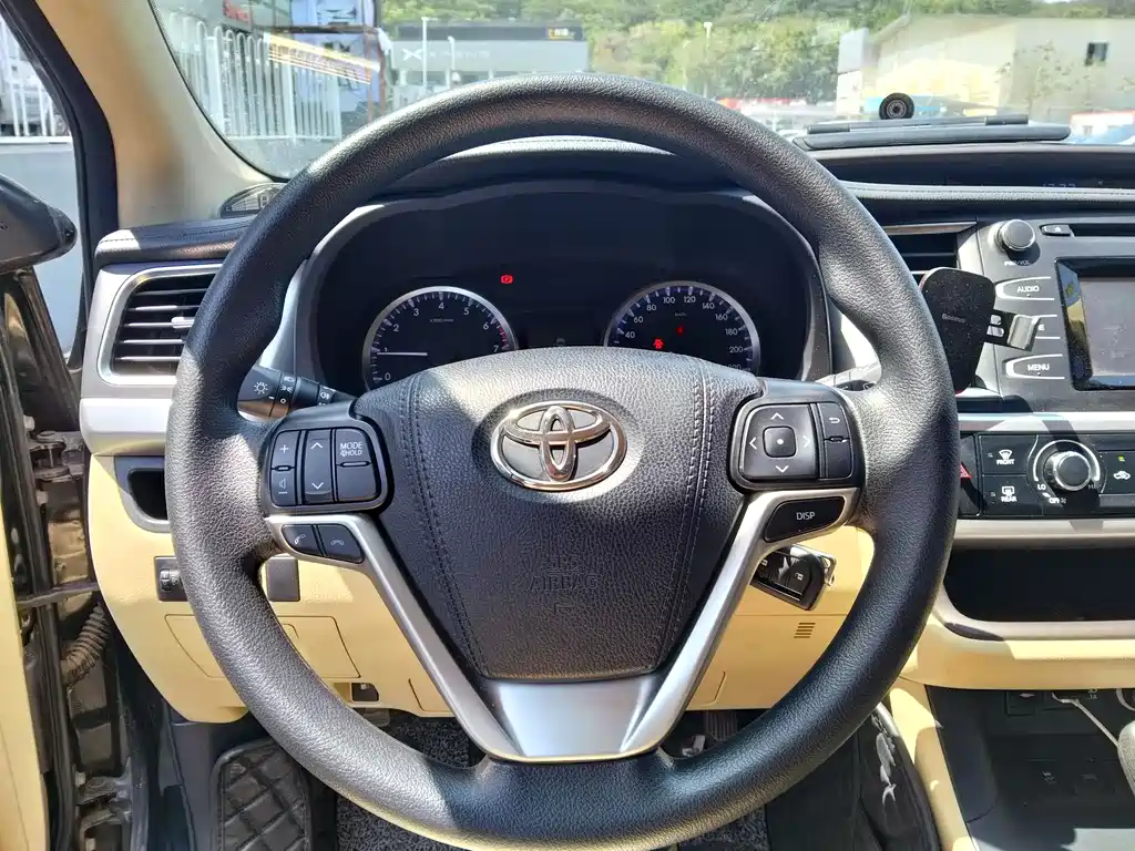 TOYOTA HIGHLANDER