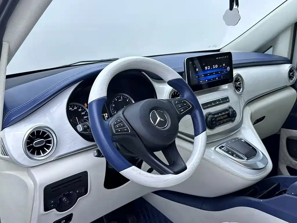 Mercedes-Benz Vito 2021 2.0T Elite 7 мест