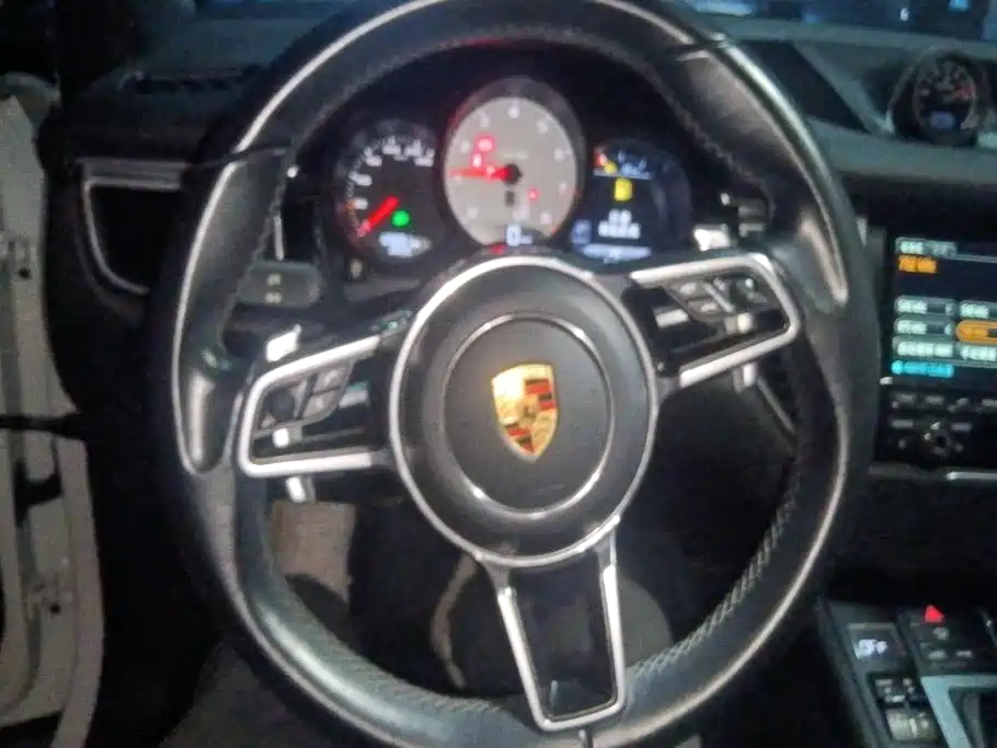 Porsche Macan — миниатюра 15