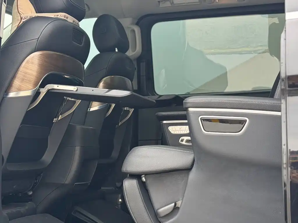 MERCEDES-BENZ V CLASS