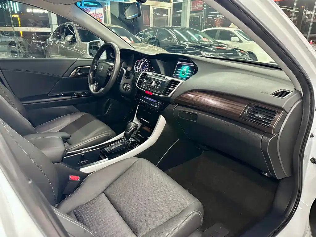 Honda Accord — миниатюра 13