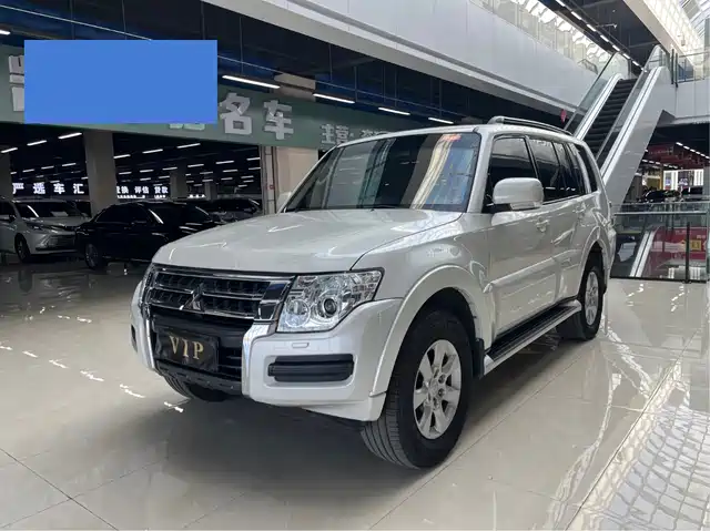 MITSUBISHI PAJERO 2017