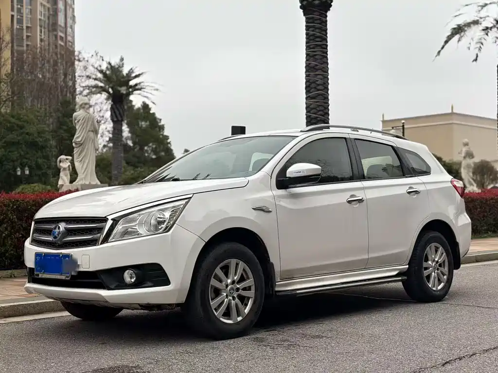Venucia T70 2016