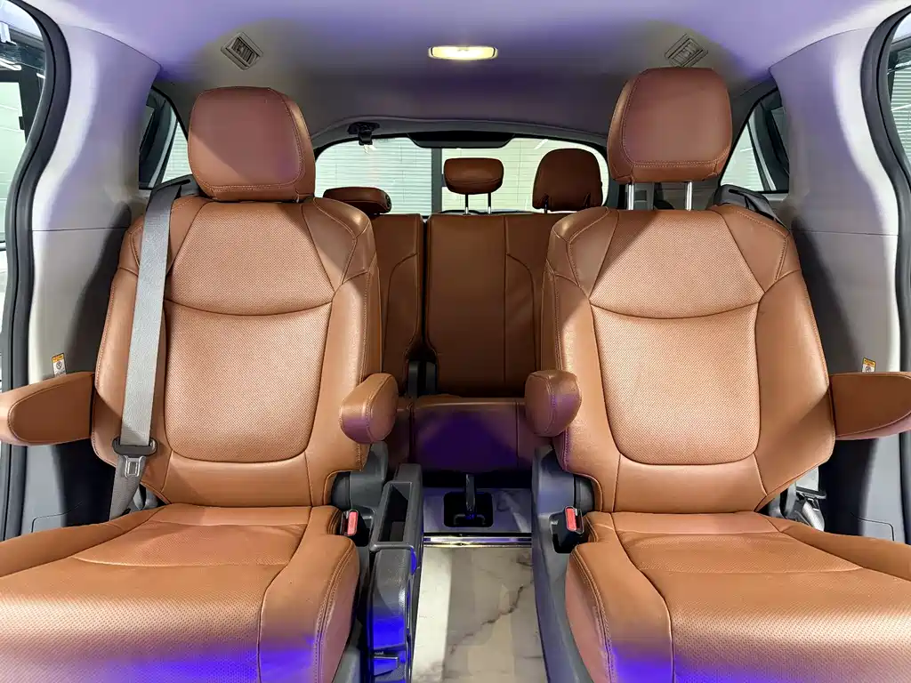 TOYOTA SIENNA