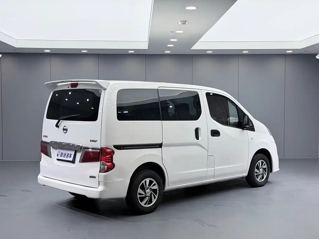 Nissan NV200 — миниатюра 6