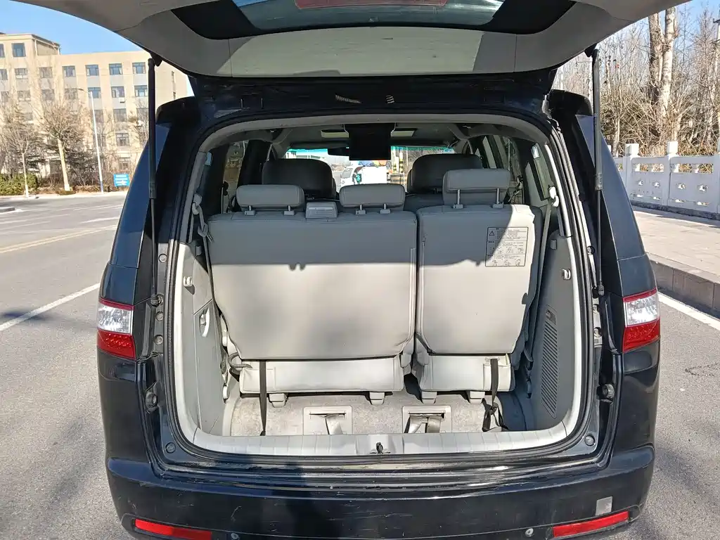Luxgen Big 7 MPV — миниатюра 19
