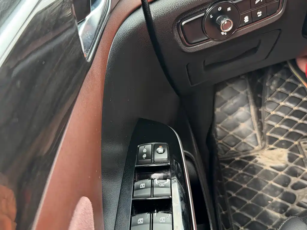 GAC GS8 2017 320T Luxury Smart Connect （ мест）