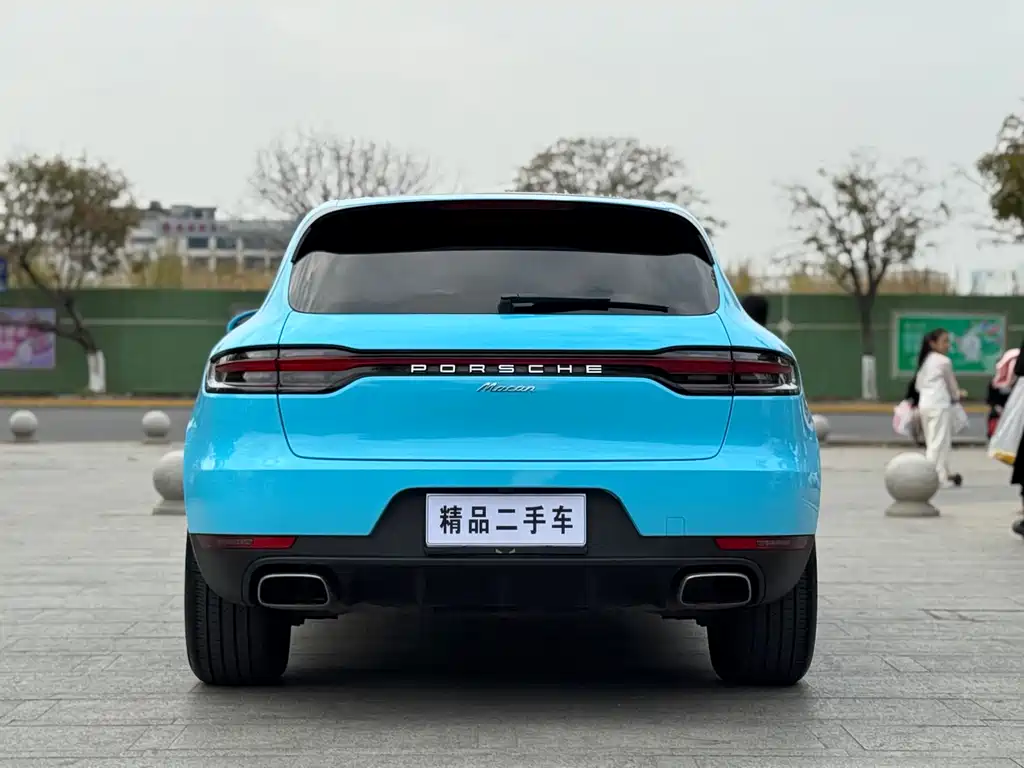 PORSCHE MACAN