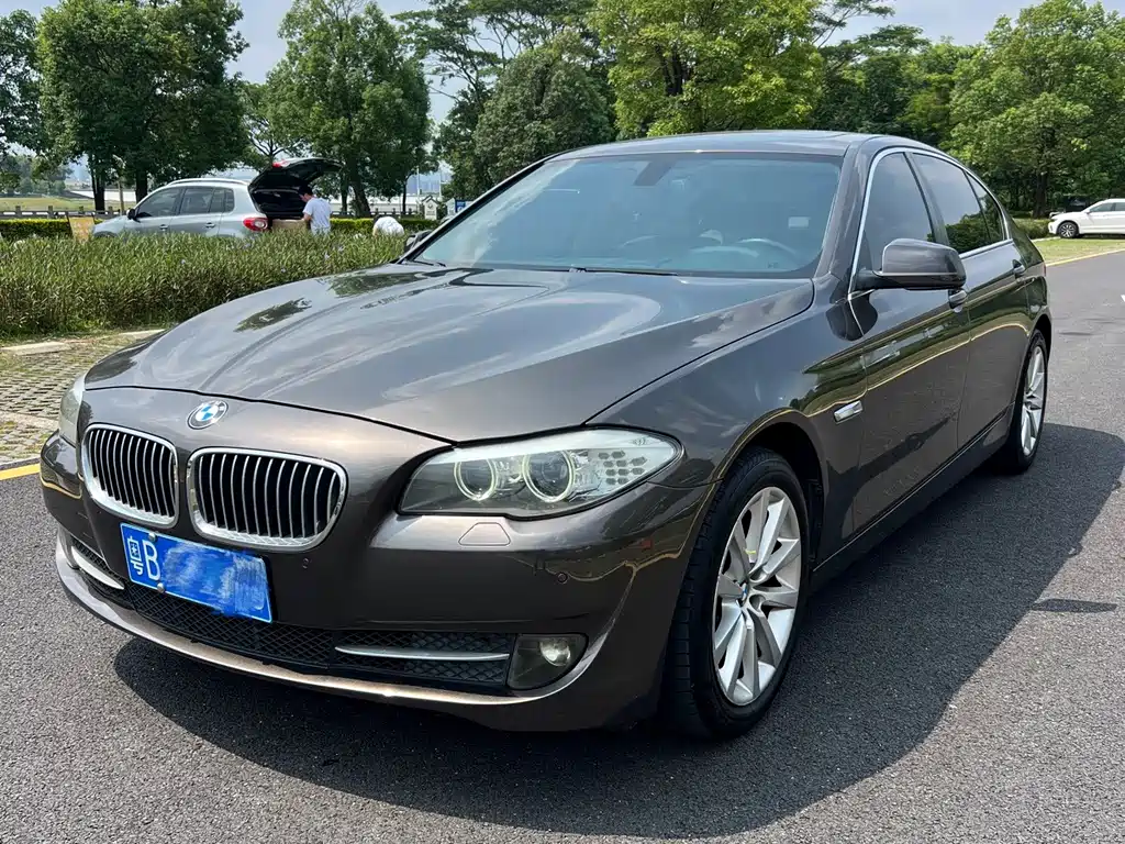 BMW 5 Series — миниатюра 2