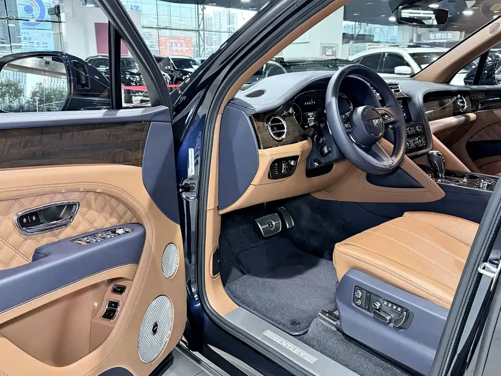Bentley Bentayga — миниатюра 4