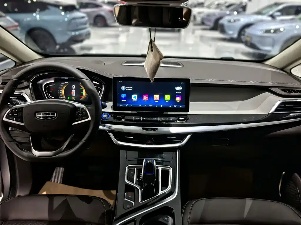 Geely Jia Ji New Energy — миниатюра 10