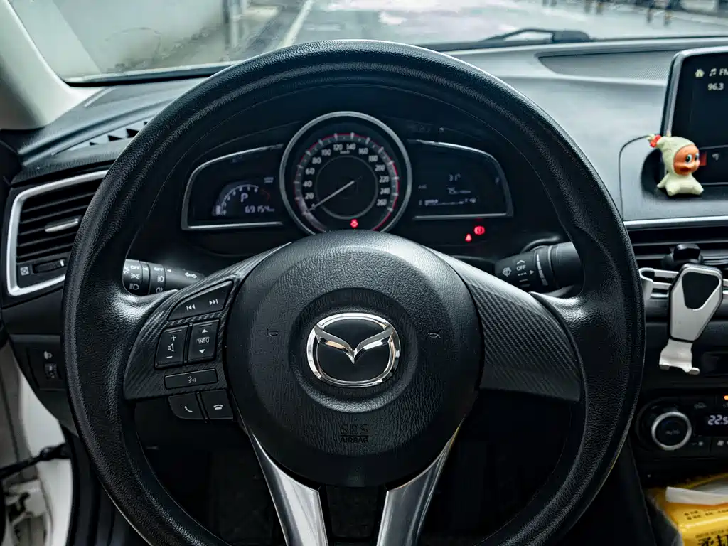 Mazda Mazda3 3 2016 1.5L AT Luxury