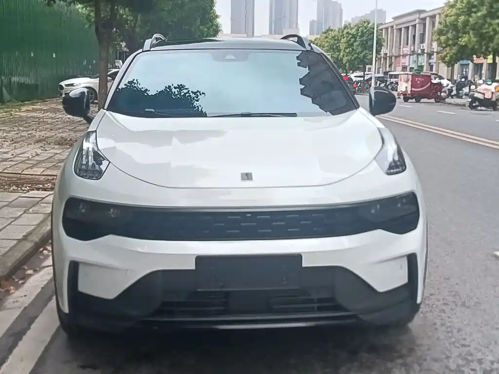 Купить Lynk & Co 01