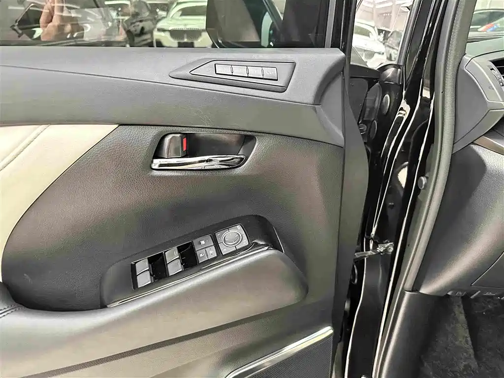 Lexus LM 2020 300h мест
