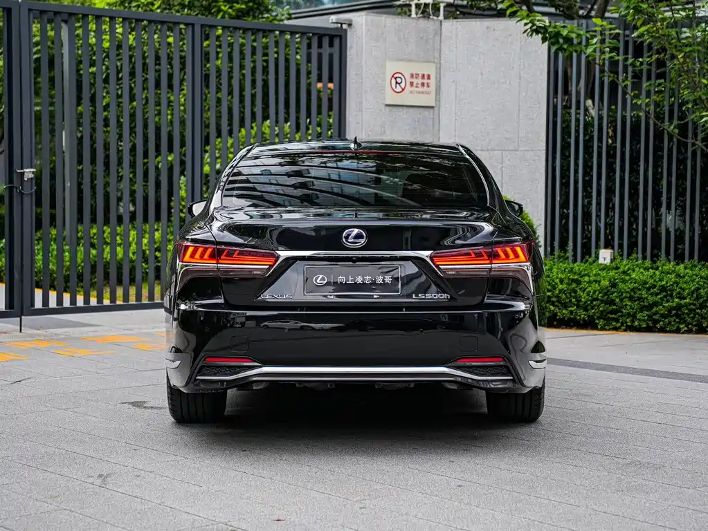 Lexus LS 2018 500h V