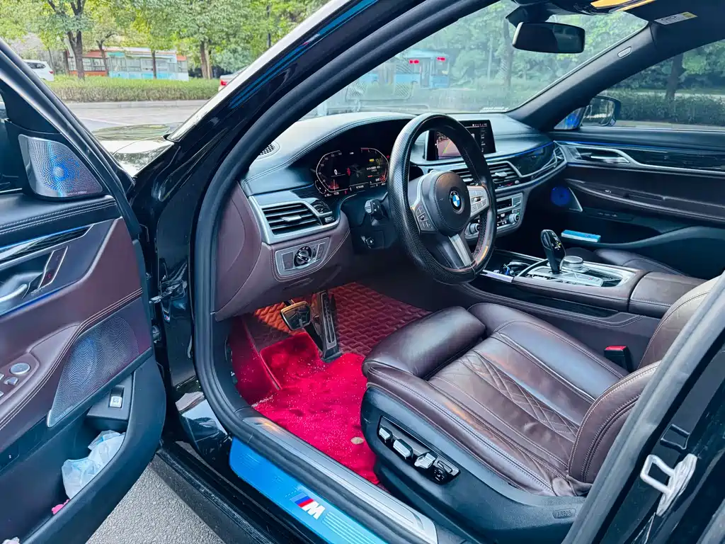 BMW 5 Series — миниатюра 4