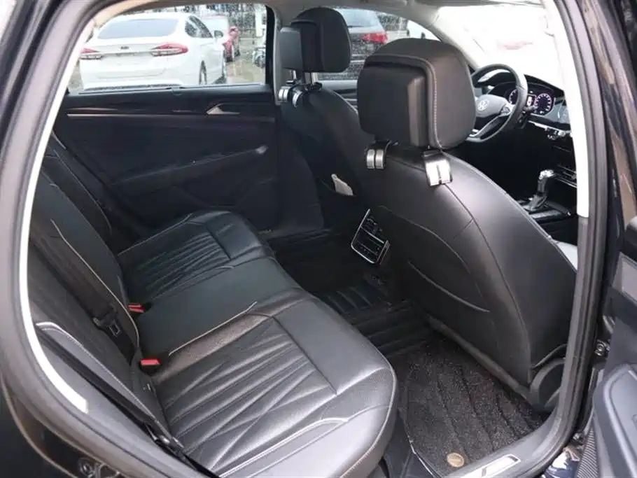 Volkswagen Passat 2022 330TSI Luxury