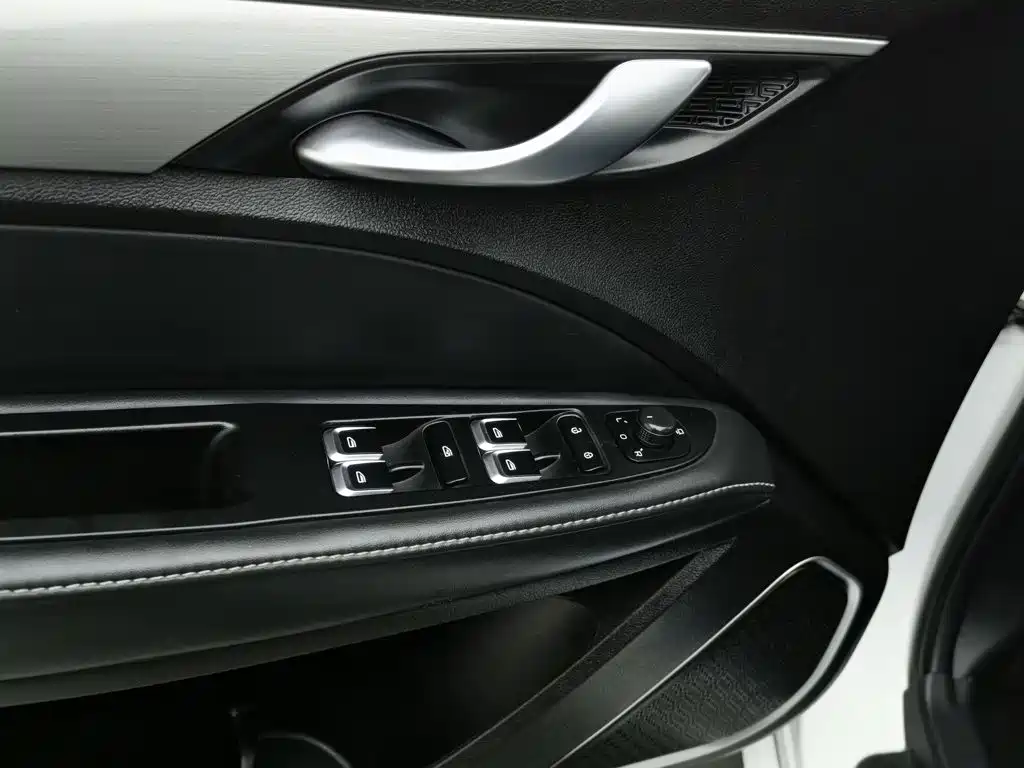 Geely Emgrand — миниатюра 9