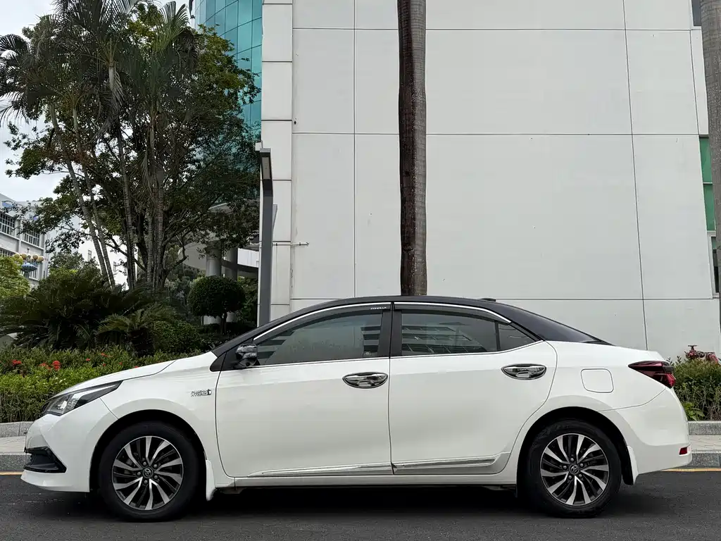 Toyota Corolla Hybrid — миниатюра 3