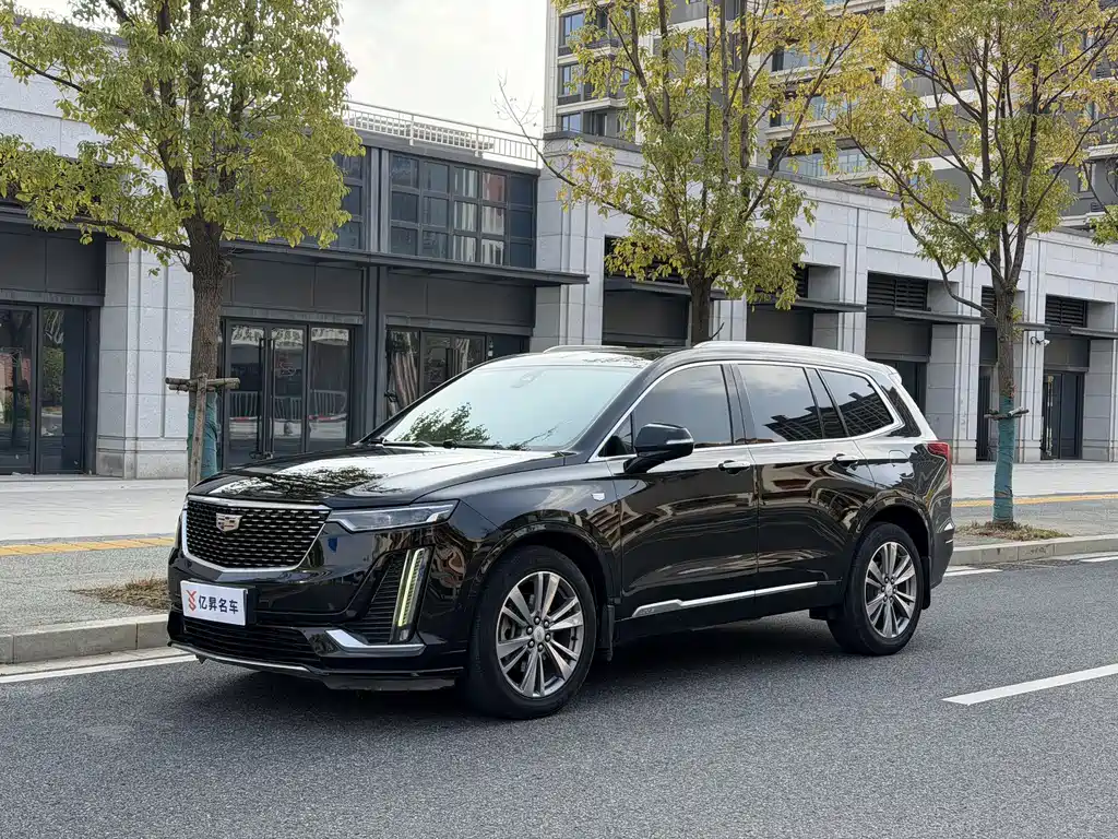 CADILLAC XT6