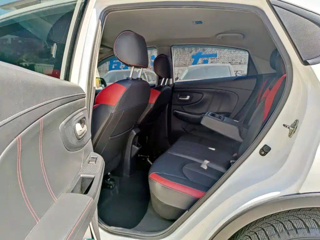 Luxgen U5 SUV — миниатюра 10
