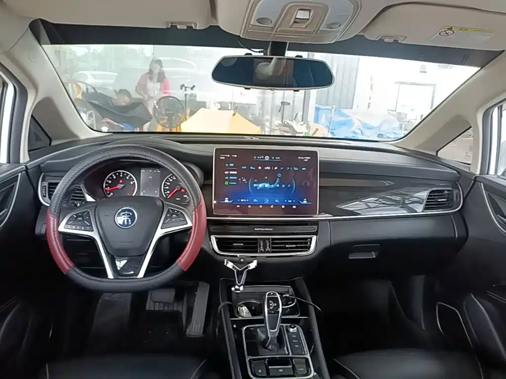 BYD MAX — миниатюра 10