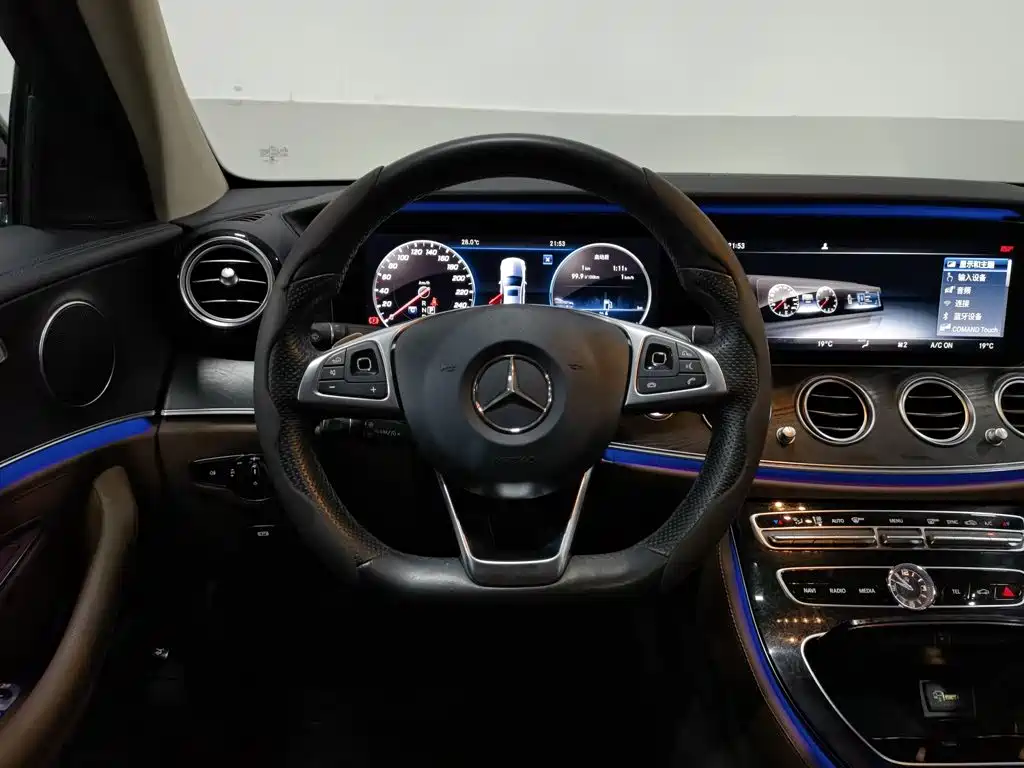Mercedes-Benz E-Class — миниатюра 11