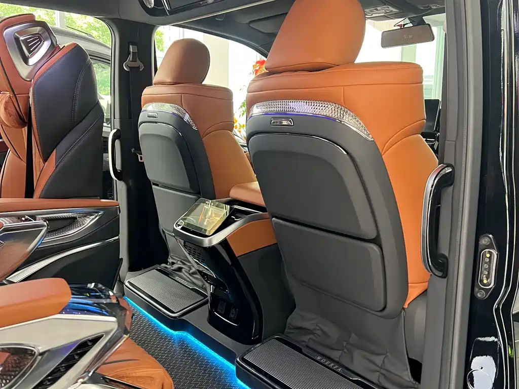 Toyota HiAce 2025 3.5L AT