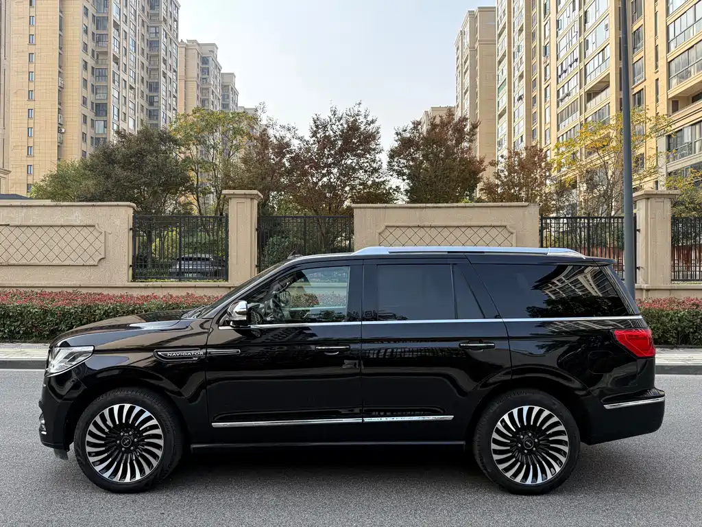 LINCOLN NAVIGATOR