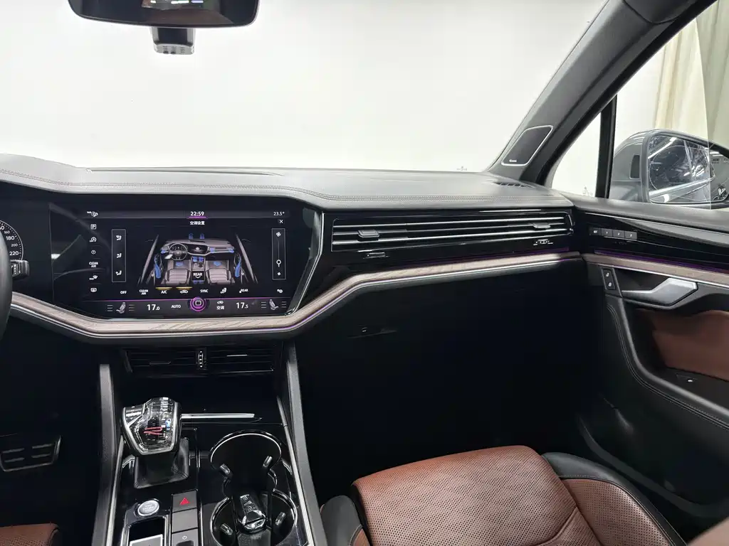 Volkswagen Touareg — миниатюра 12