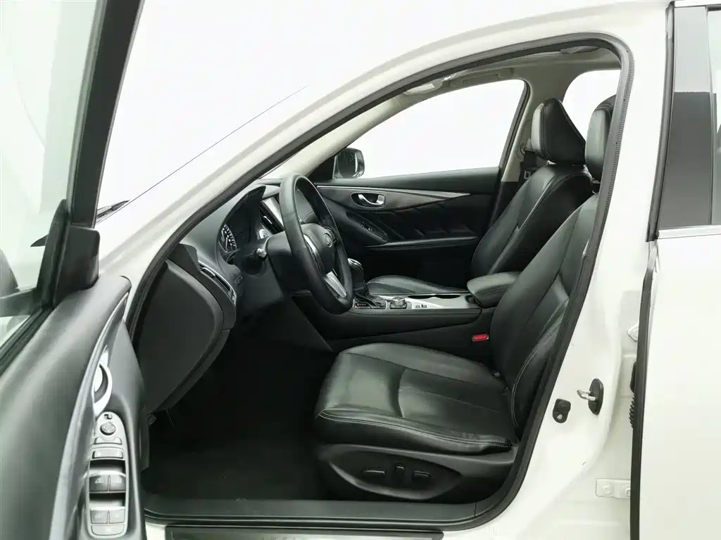 Infiniti Q50L 2018 2.0T V