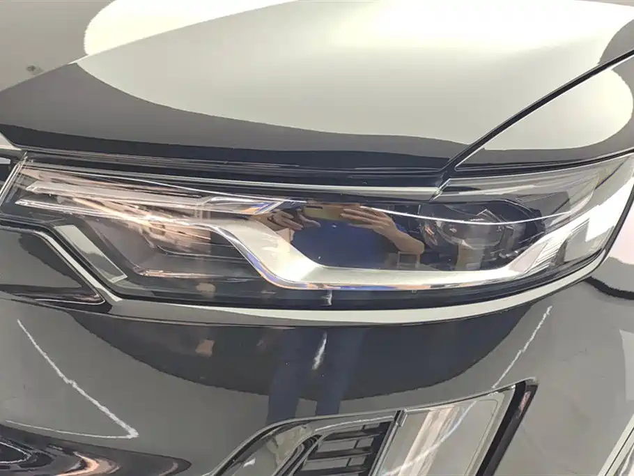 Cadillac XT6 2020 28T мест