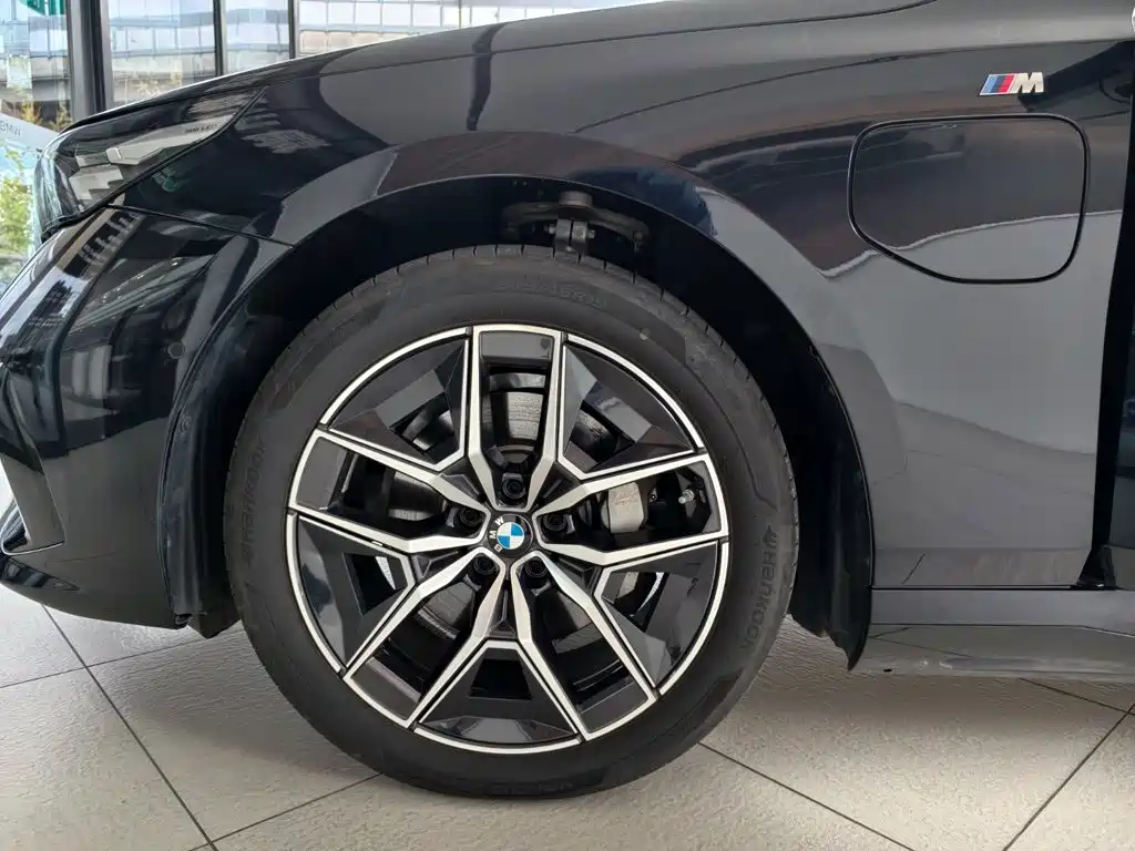 BMW i5 — миниатюра 16