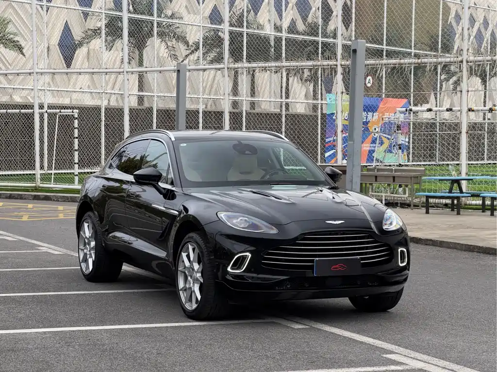 Aston Martin DBX — миниатюра 3