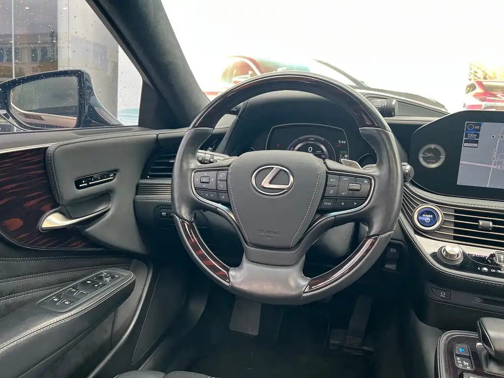 Lexus LS — миниатюра 9