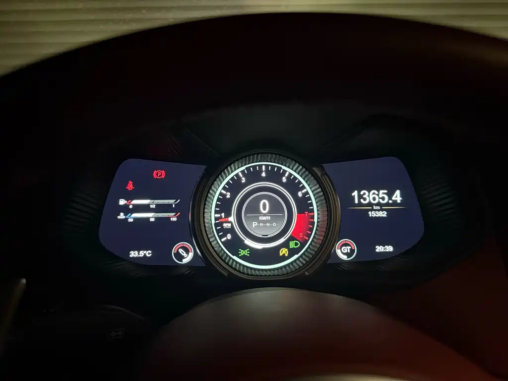 Aston Martin DB11 — миниатюра 9